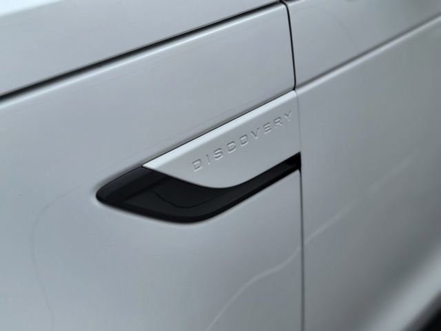 Used 2024 Land Rover Discovery S image 40