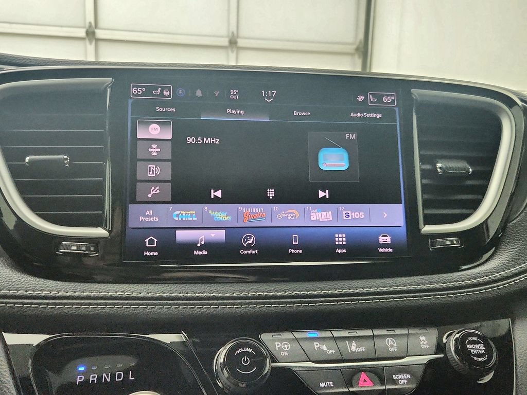 Used 2025 Chrysler Pacifica Select AWD/4WD image 27