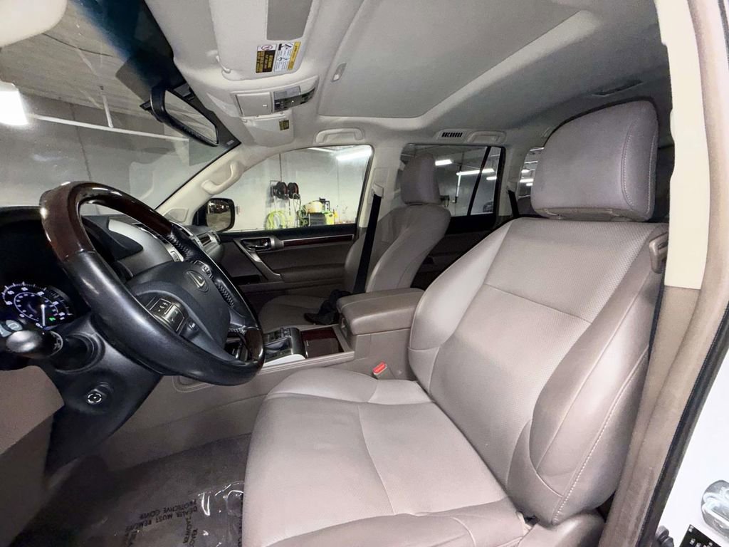 Used 2019 Lexus GX 460 Premium AWD/4WD image 2