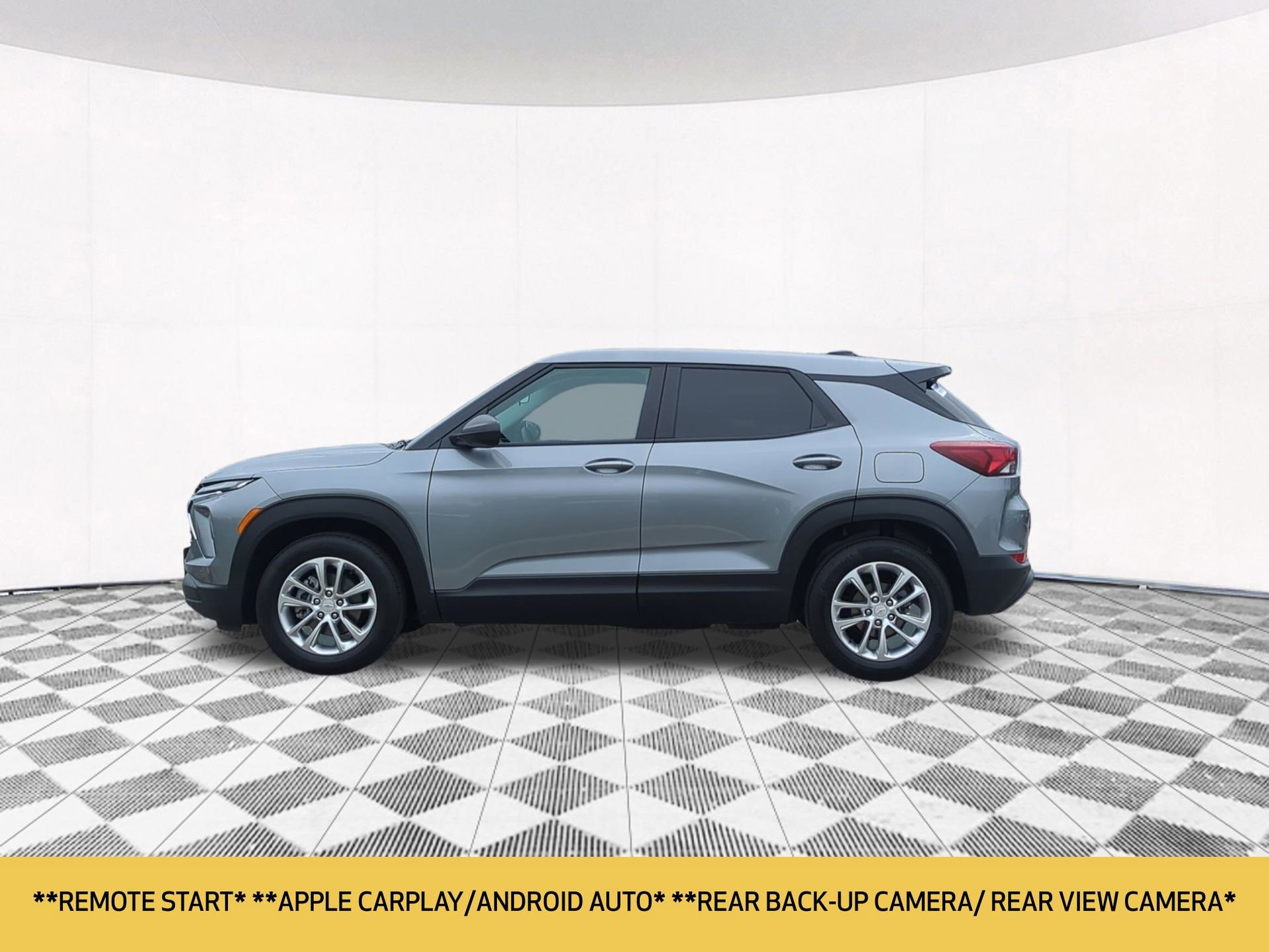 Used 2025 Chevrolet TrailBlazer LS w/ LS Convenience Package FWD image 2