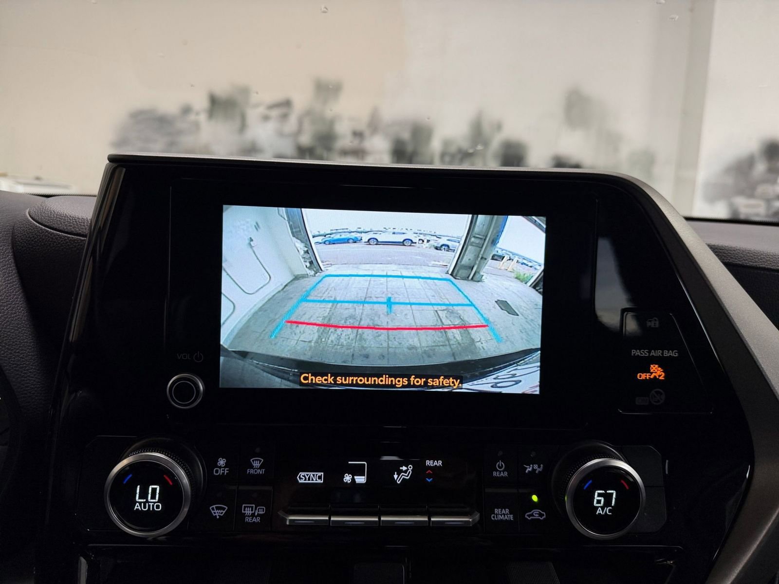 Used 2025 Toyota Highlander LE image 17