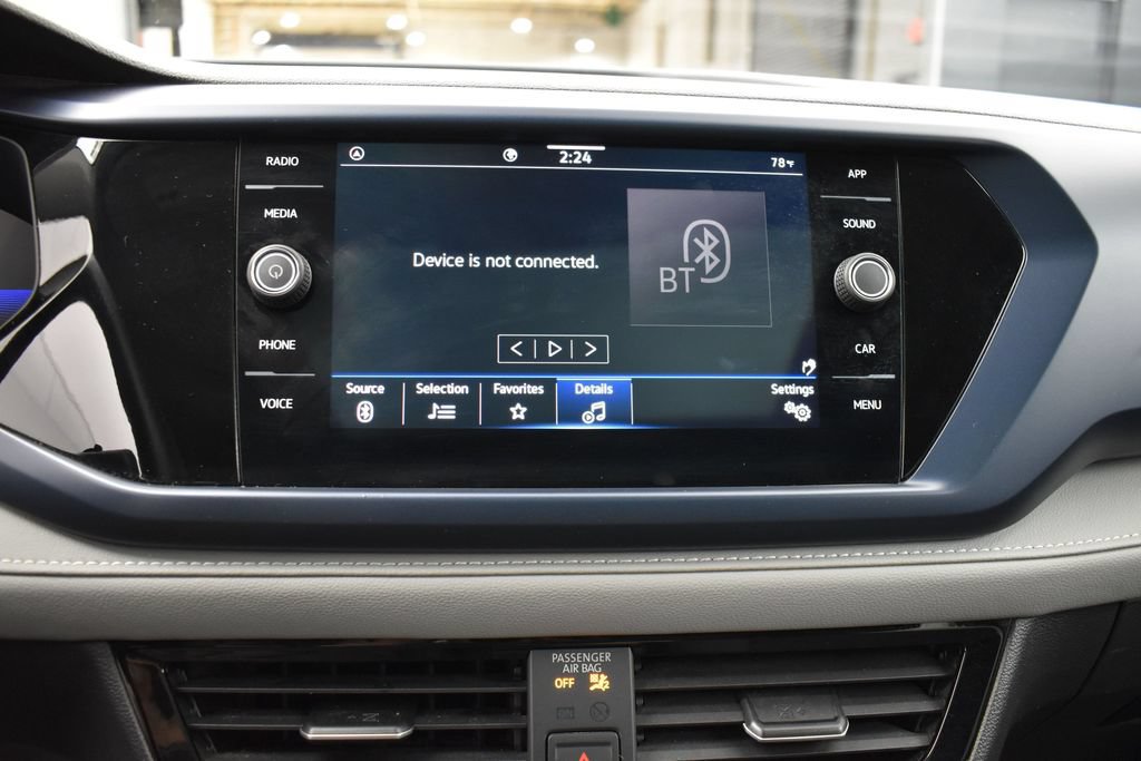 Used 2024 Volkswagen Taos SE FWD image 8