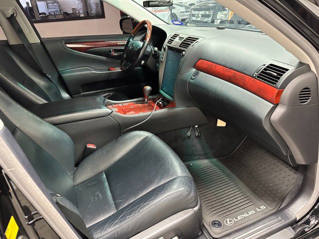 Used 2011 Lexus LS 460 w/ Comfort Pkg RWD image 22