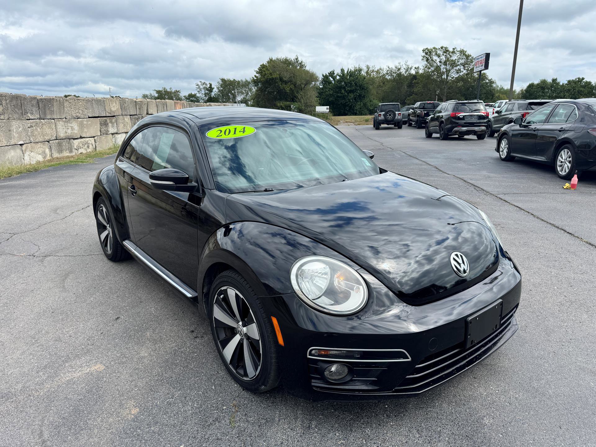 Used 2014 Volkswagen Beetle R-Line image 1