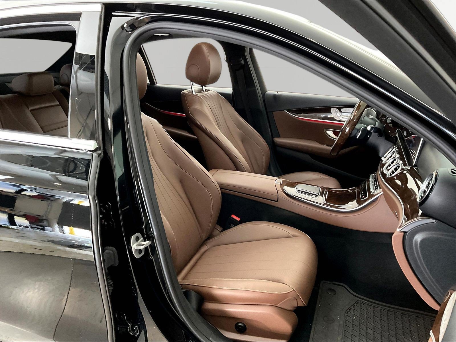 Used 2023 Mercedes-Benz E 350 4MATIC Sedan image 29