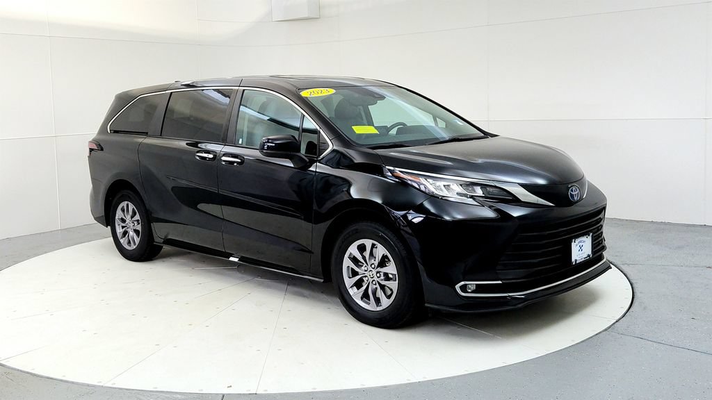 Certified 2023 Toyota Sienna XLE AWD/4WD image 7