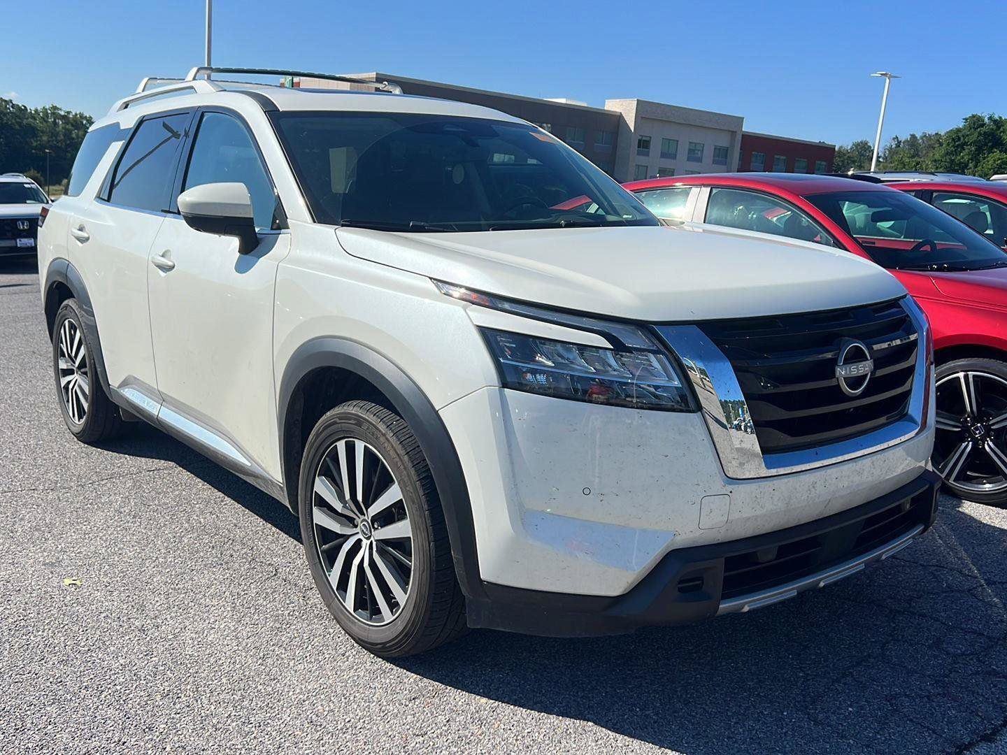 Used 2023 Nissan Pathfinder Platinum w/ Cargo Package AWD/4WD image 6