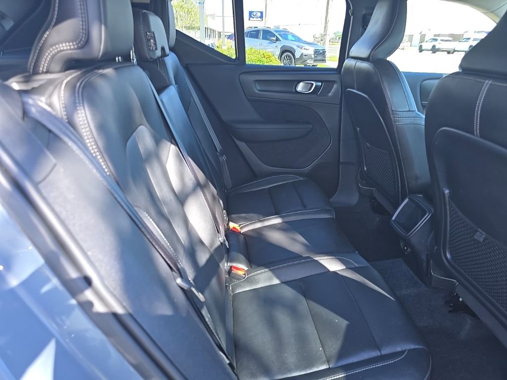 Used 2021 Volvo XC40 T5 Momentum image 27