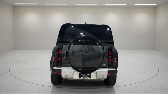Used 2023 Land Rover Defender 110 SE image 8