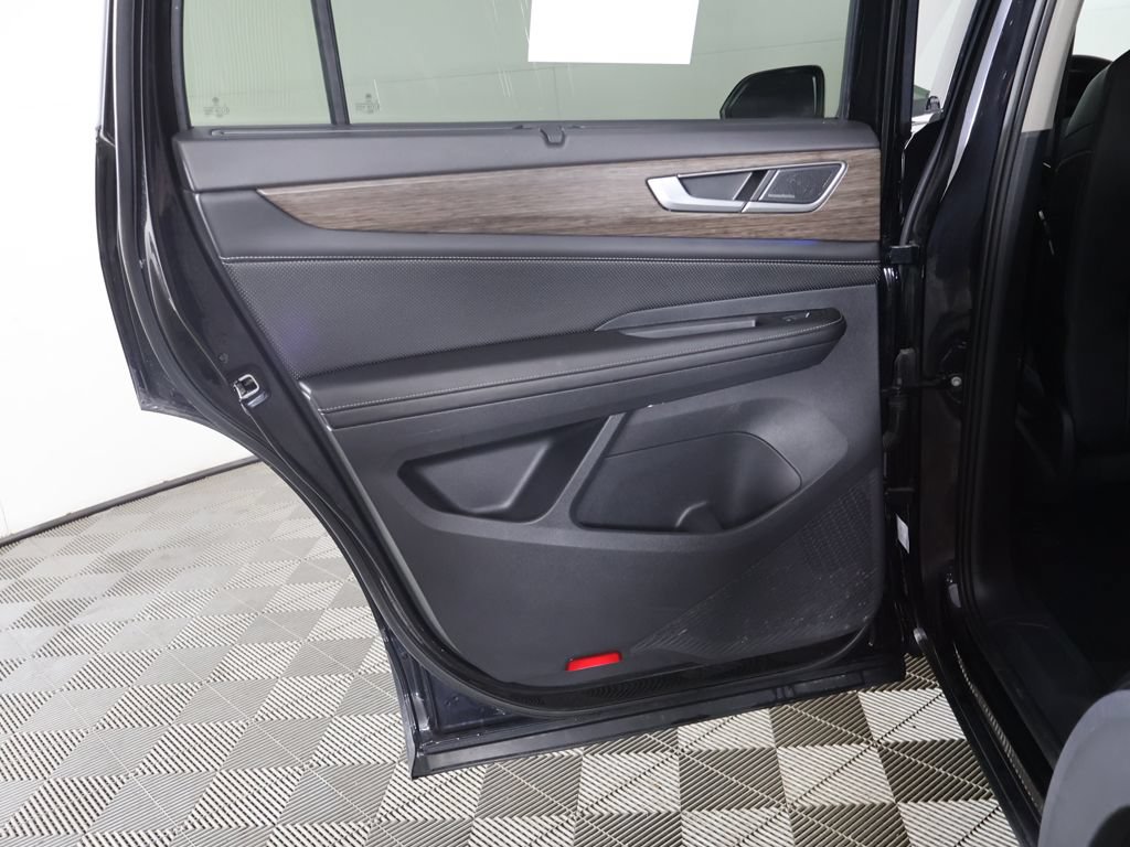 Used 2024 Volkswagen Atlas SEL Premium R-Line AWD/4WD image 28