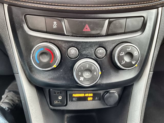 Used 2020 Chevrolet Trax LT AWD/4WD image 17