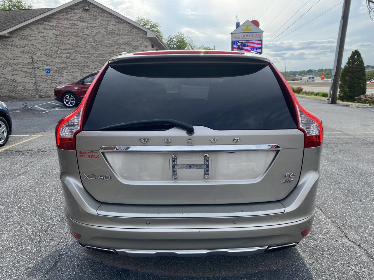Used 2015 Volvo XC60 T6 w/ Proximity Package AWD/4WD image 6