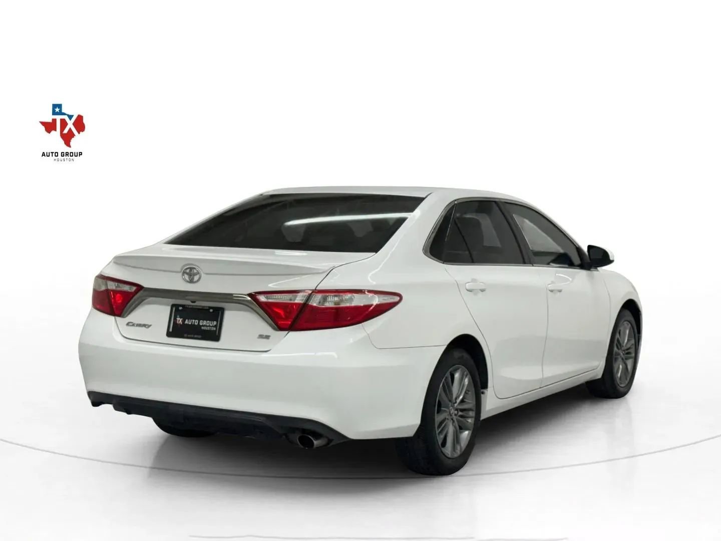 Used 2017 Toyota Camry SE FWD image 6