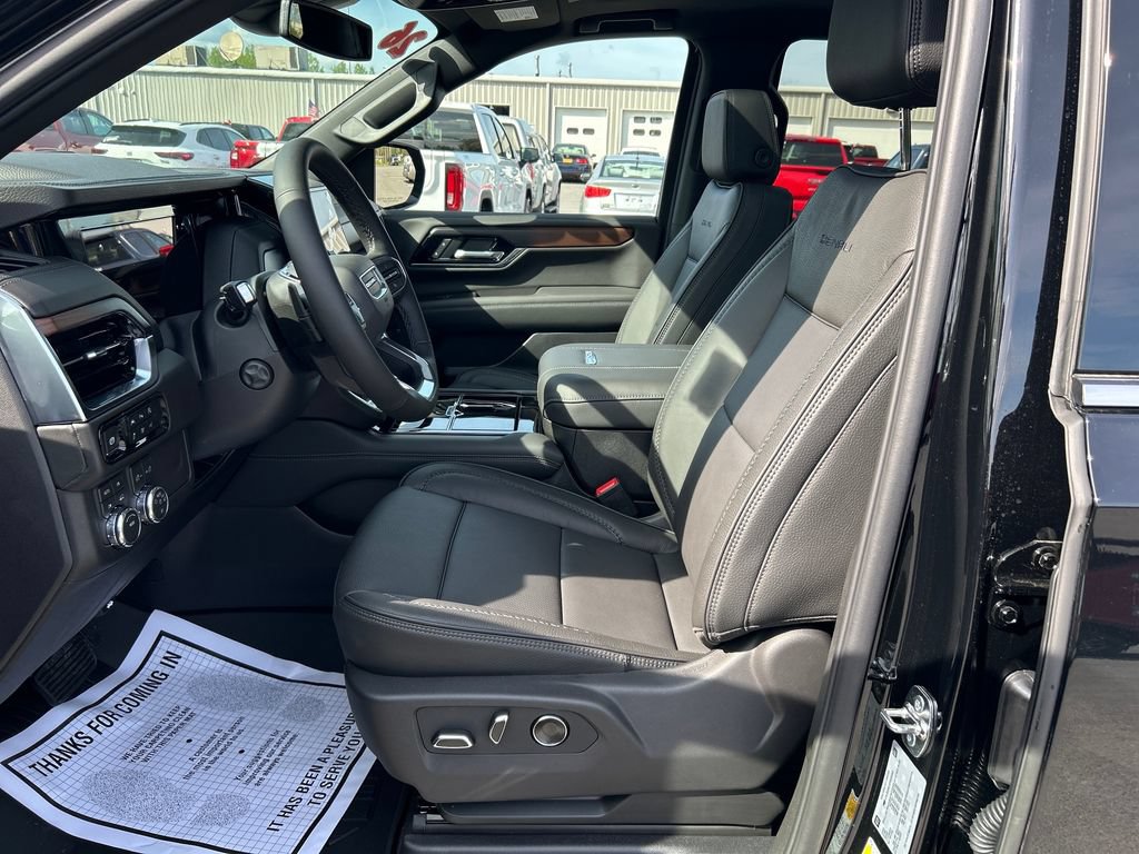 New 2026 GMC Yukon Denali w/ Sun & Power Step Package AWD/4WD image 4