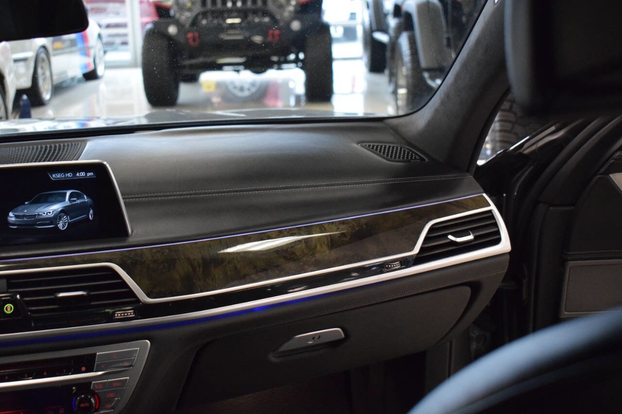 Used 2018 BMW 750i image 38