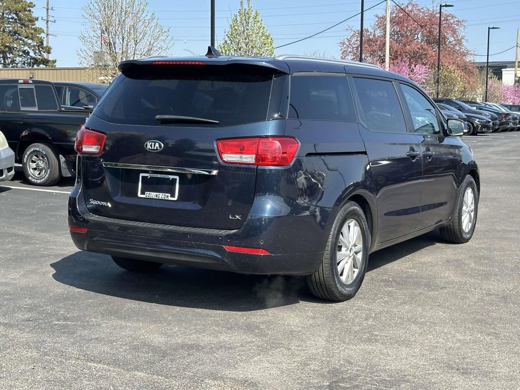 Used 2017 Kia Sedona LX w/ LX Essentials Premium Package image 3