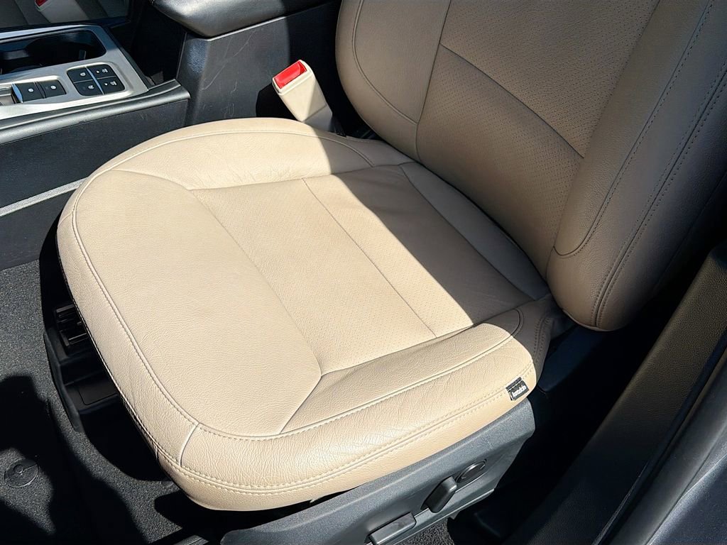 Used 2021 Ford Explorer XLT image 18