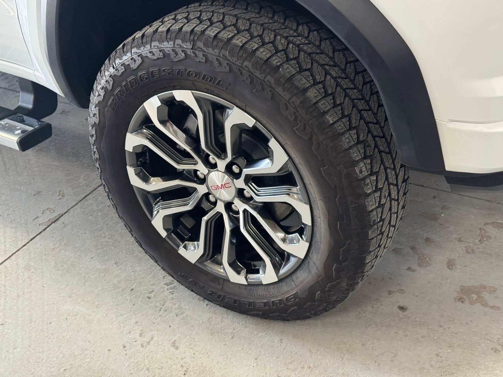 Used 2025 GMC Canyon Denali image 4