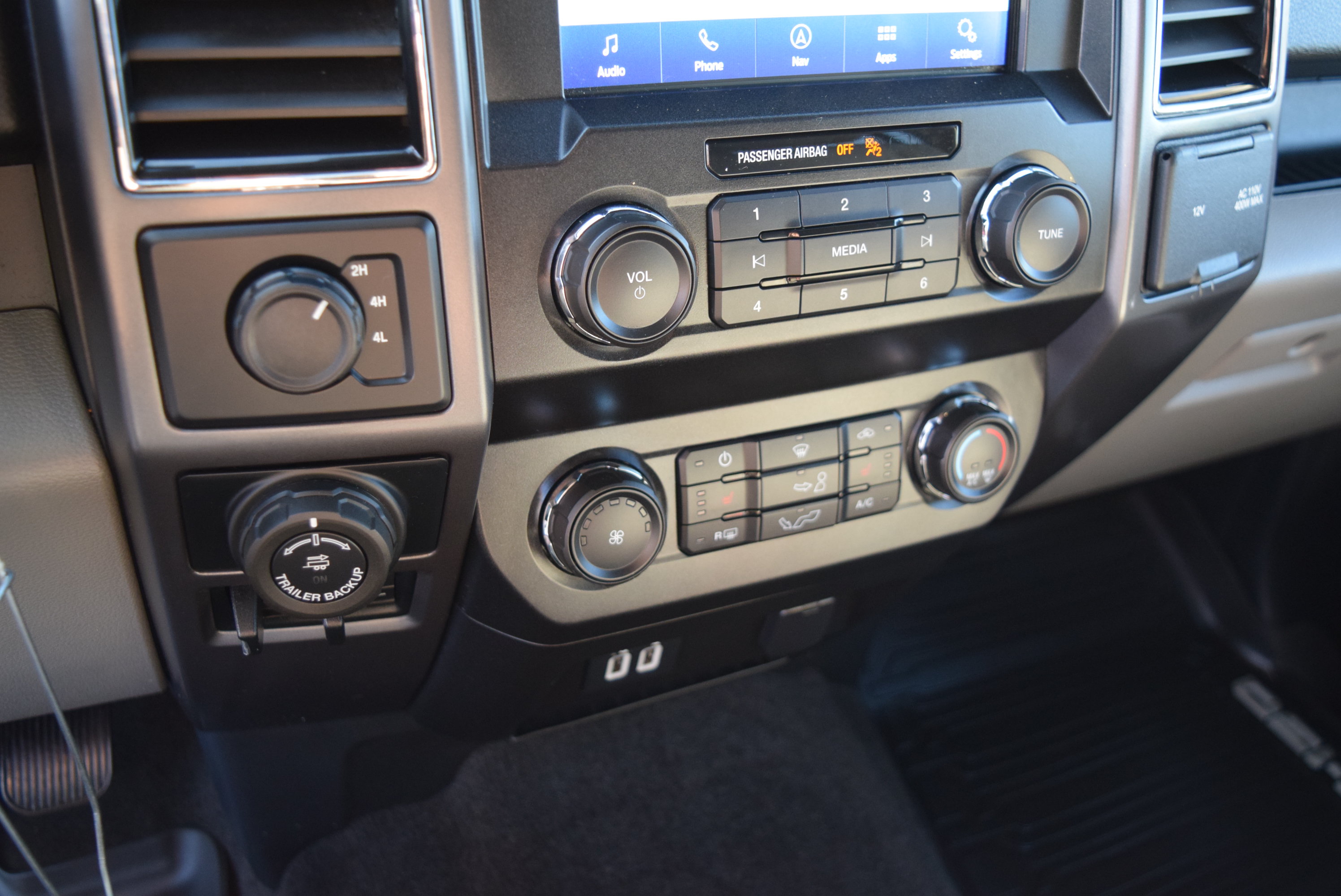 Used 2019 Ford F150 XLT w/ Equipment Group 302A Luxury AWD/4WD image 14