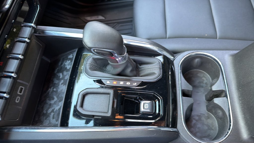 Used 2024 GMC Canyon Elevation w/ Elevation Premium Package RWD image 17