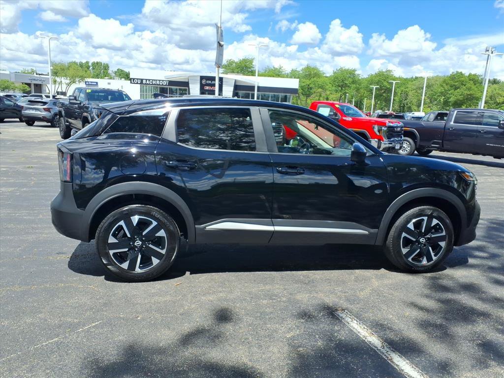 Used 2025 Nissan Kicks SV AWD/4WD image 8