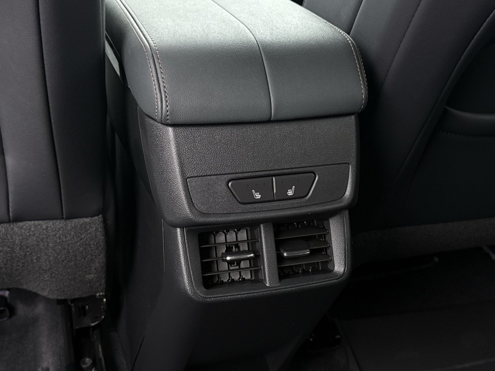 New 2026 GMC Terrain AT4 w/ Convenience Package III AWD/4WD image 24