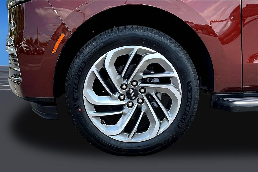 New 2027 Lincoln Navigator L Premier RWD image 13