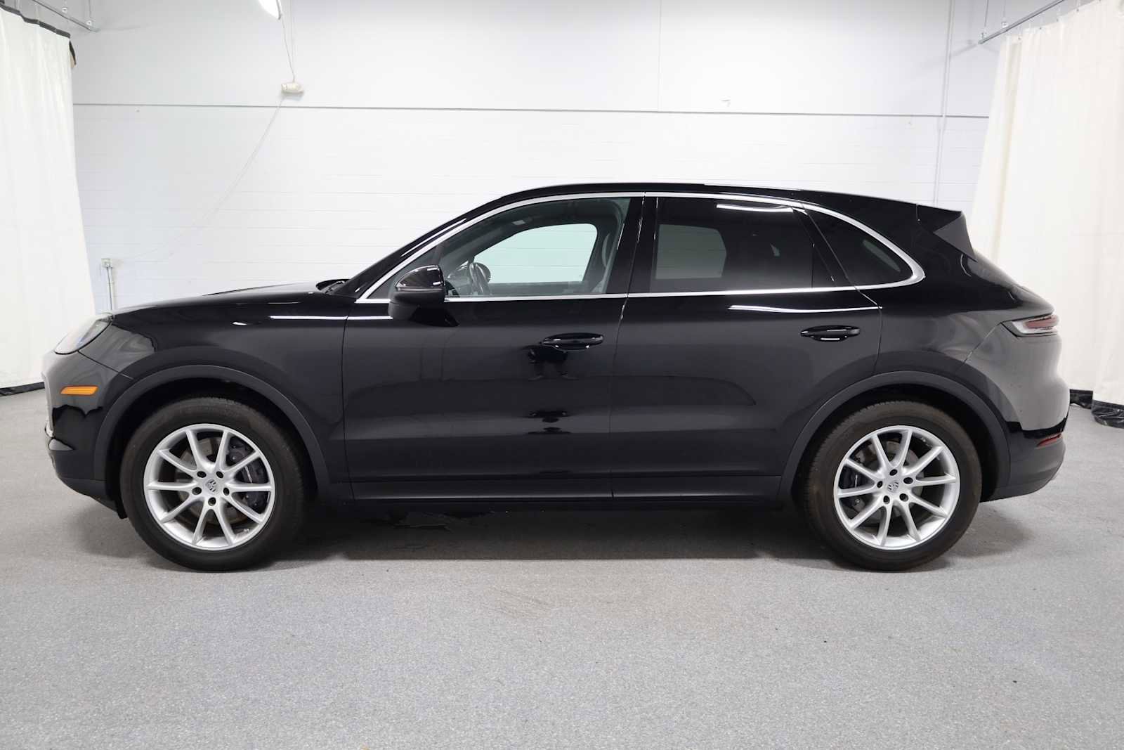 Certified 2024 Porsche Cayenne image 2