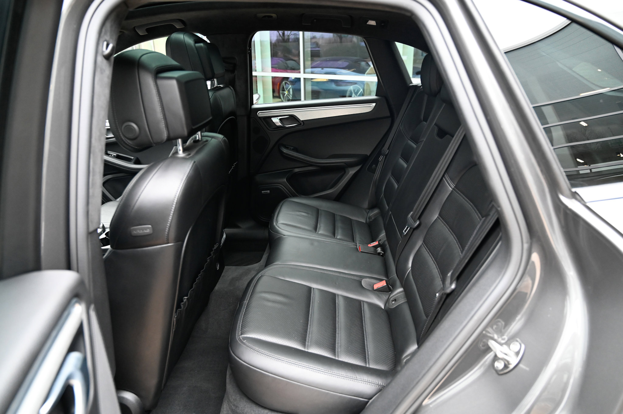 Used 2018 Porsche Macan Turbo image 39