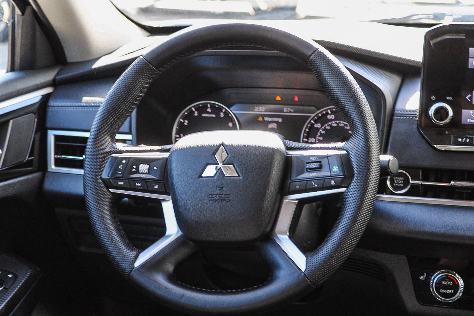 Used 2023 Mitsubishi Outlander SE AWD/4WD image 17