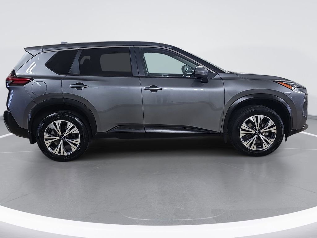 Used 2023 Nissan Rogue SV image 2