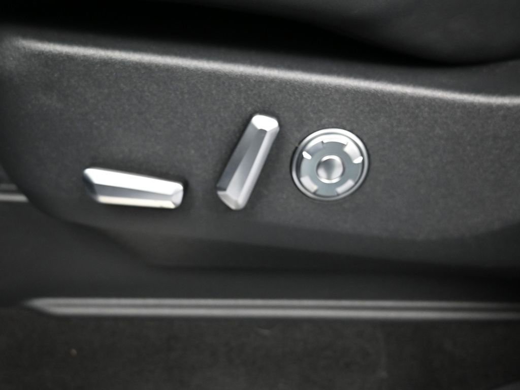 New 2026 Lincoln Navigator L Reserve w/ Jet Appearance Package image 13