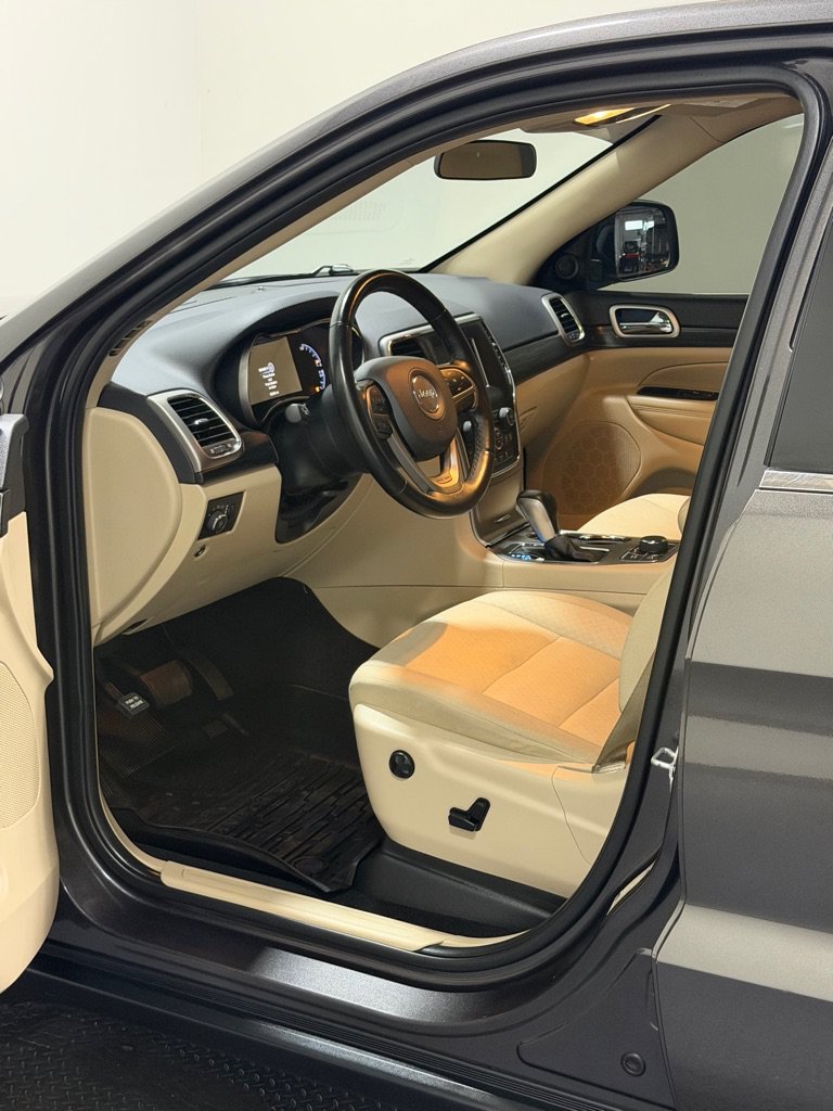 Used 2020 Jeep Grand Cherokee Laredo AWD/4WD image 8