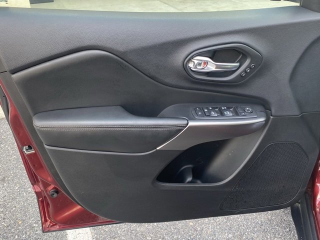 Used 2019 Jeep Cherokee Limited w/ Luxury Group image 12