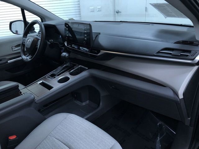 Certified 2022 Toyota Sienna LE image 24