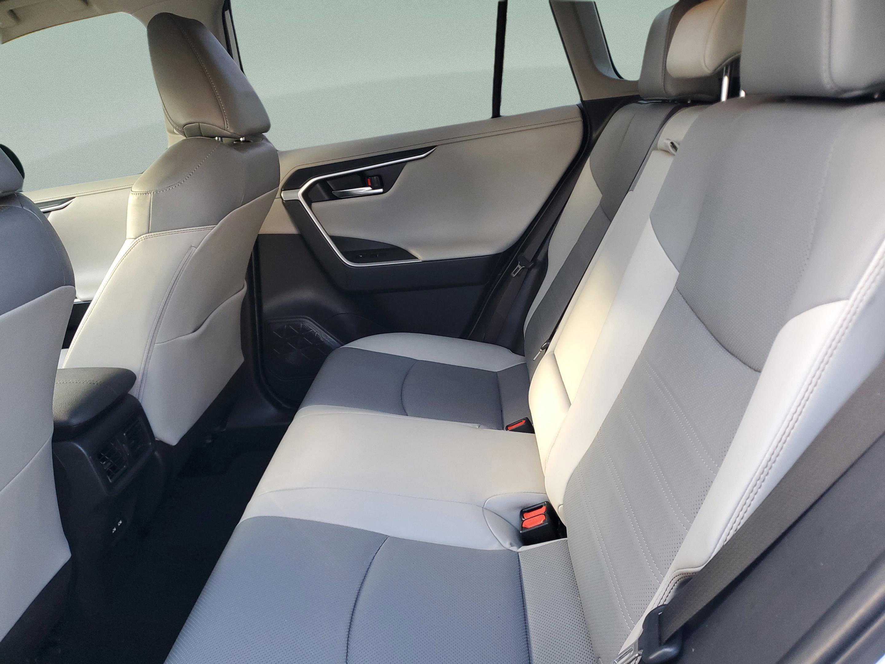 Used 2021 Toyota RAV4 Limited FWD image 28