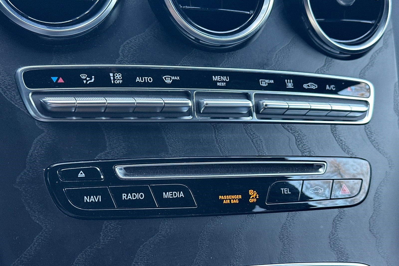 Used 2019 Mercedes-Benz GLC 350e 4MATIC image 27