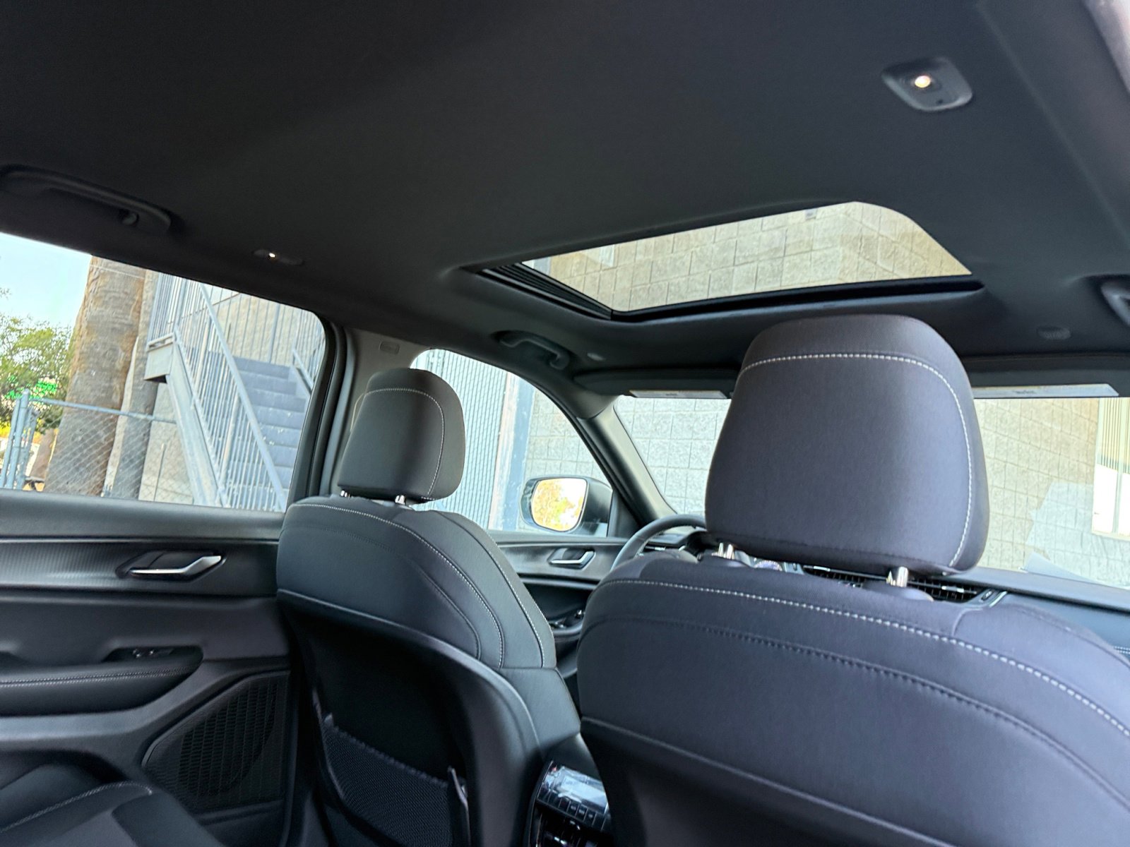 New 2025 Jeep Grand Cherokee L Laredo w/ Luxury Tech Group I image 27