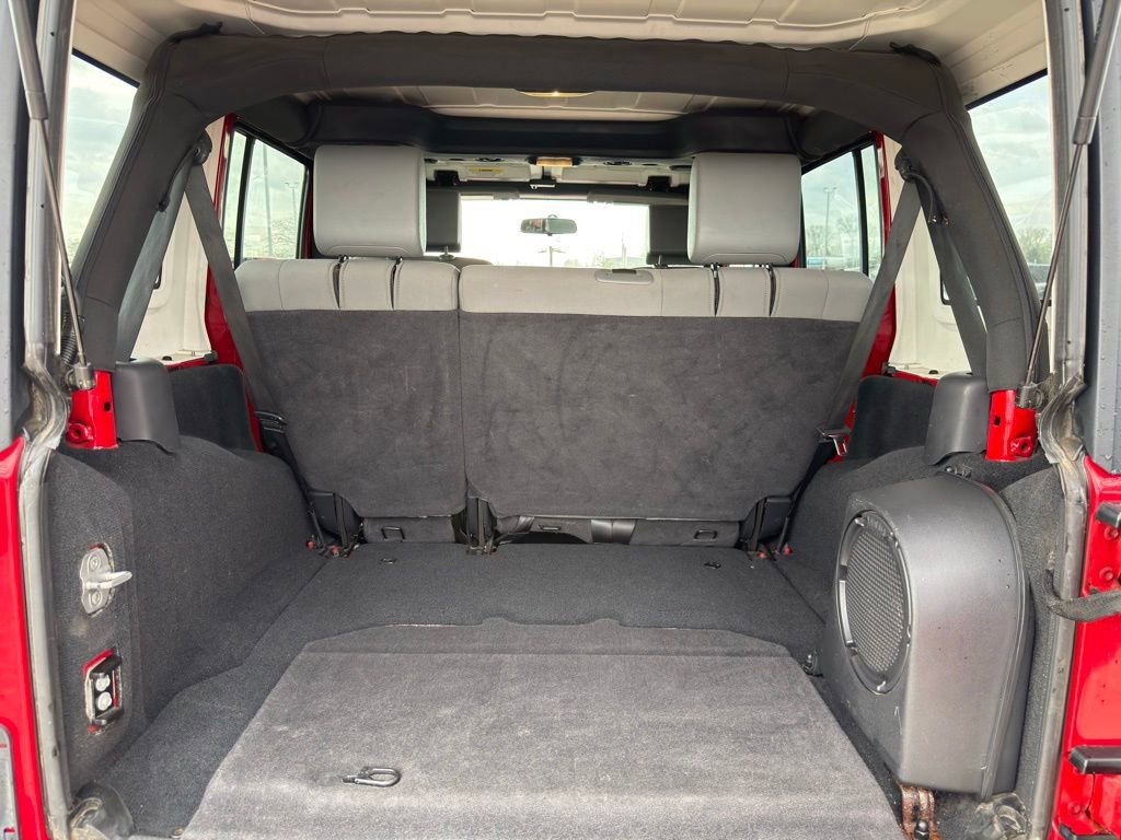 Used 2010 Jeep Wrangler Unlimited Sahara image 34