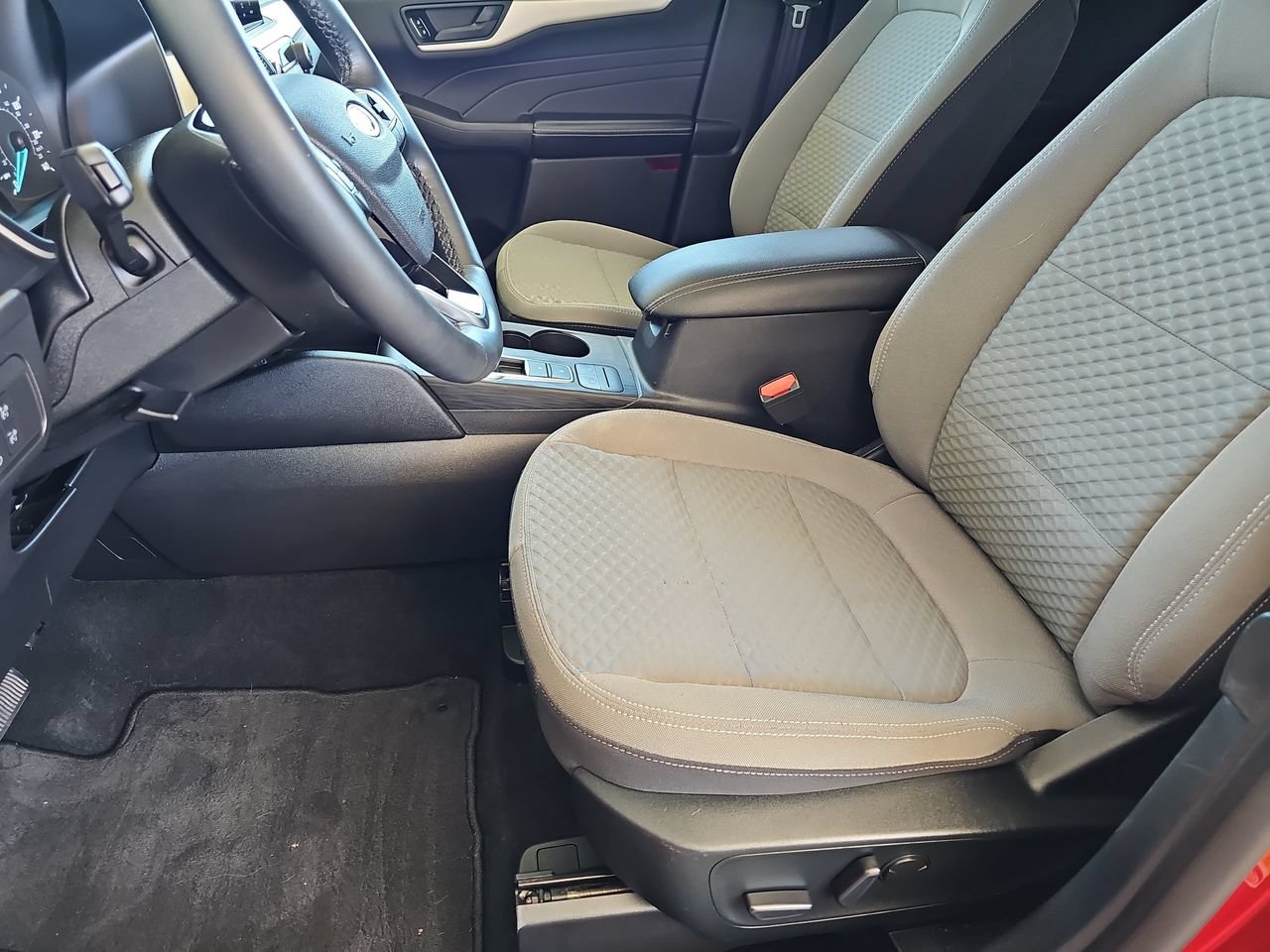 Used 2022 Ford Escape SE w/ SE Sport Appearance Package FWD image 19