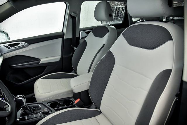 Certified 2025 Volkswagen Taos SE w/ Panoramic Sunroof Package AWD/4WD image 7