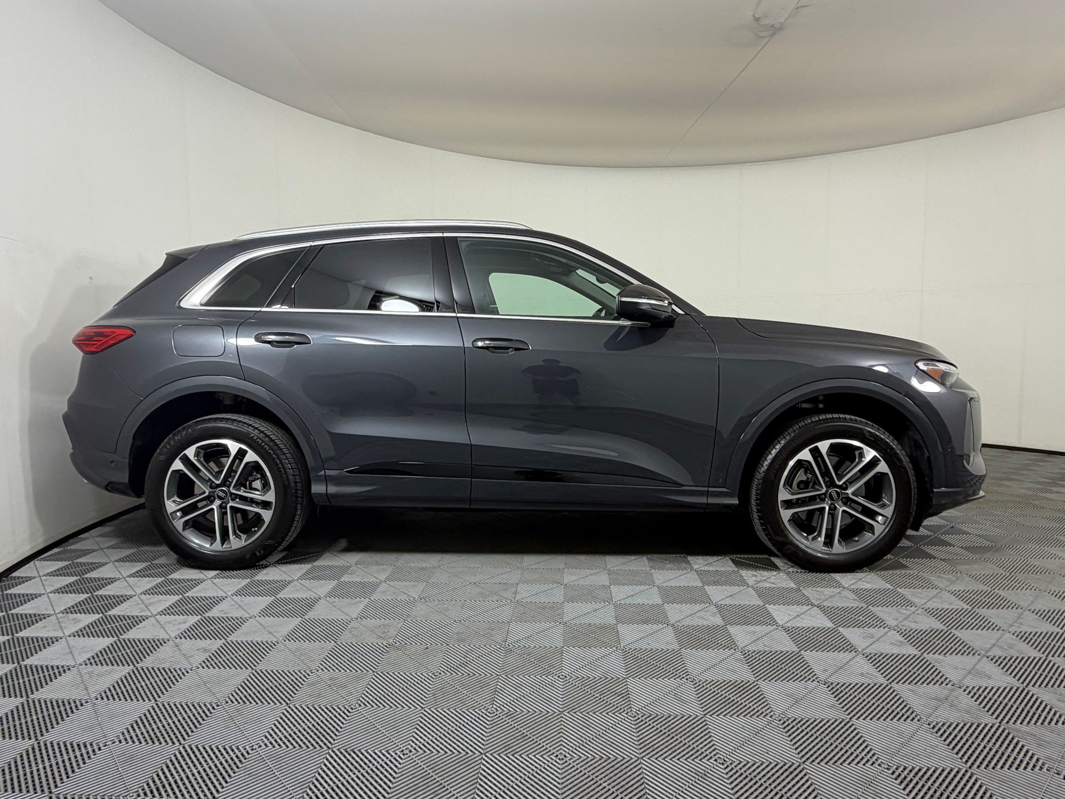 Certified 2025 Audi Q5 Premium w/ Convenience Package AWD/4WD image 8