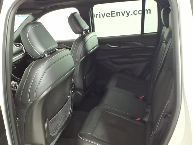Used 2023 Jeep Grand Cherokee Altitude AWD/4WD image 9