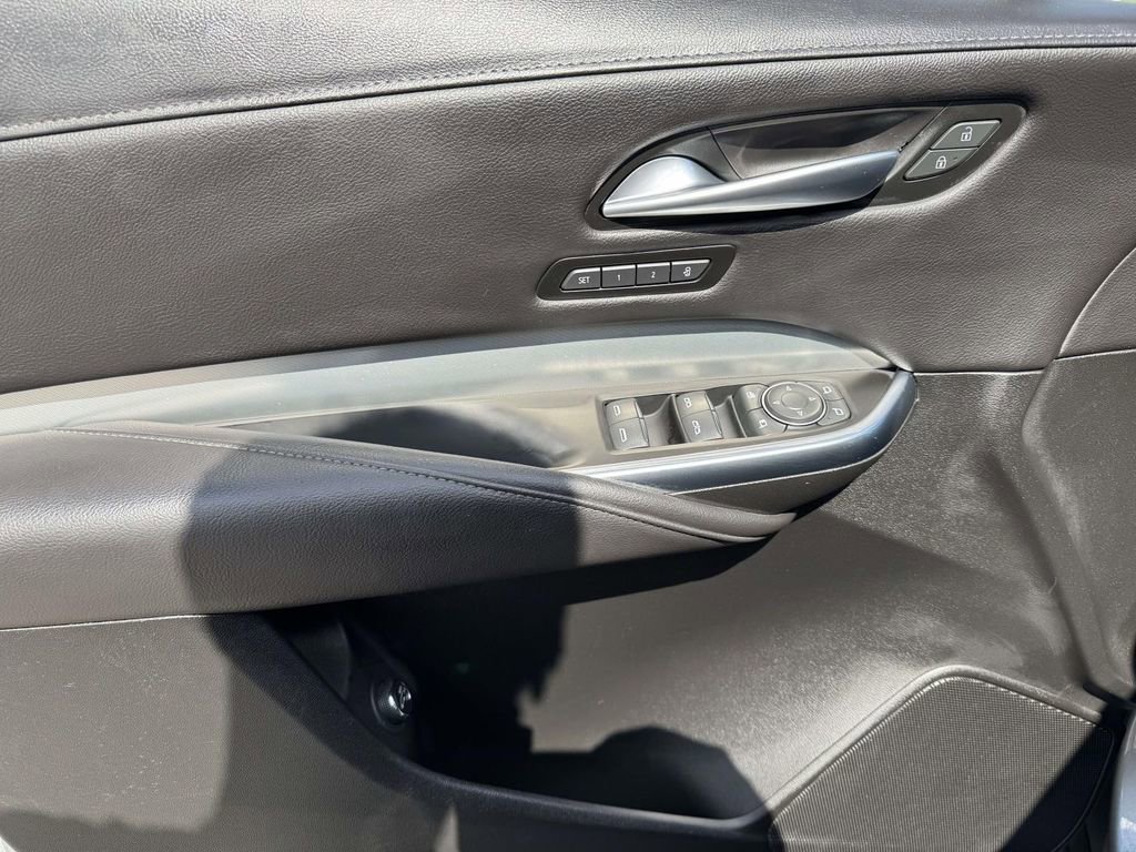 Used 2023 Cadillac XT4 Premium Luxury w/ Cold Weather Package AWD/4WD image 15