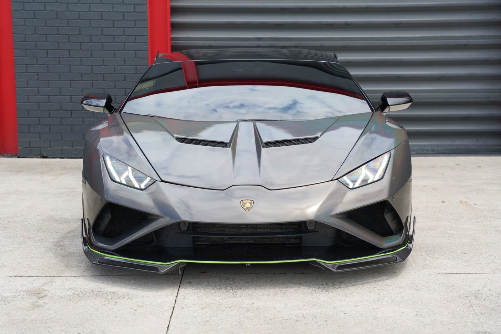 Used 2021 Lamborghini Huracan EVO image 2