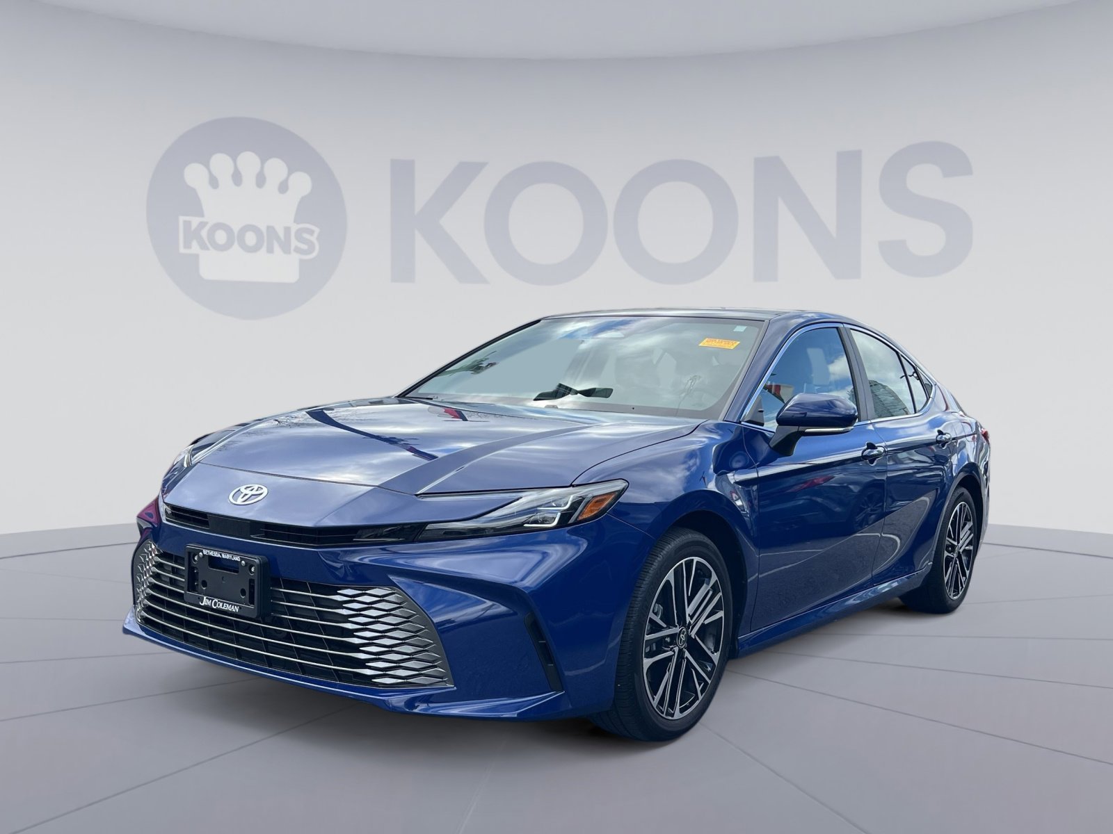 Used 2025 Toyota Camry XLE image 1