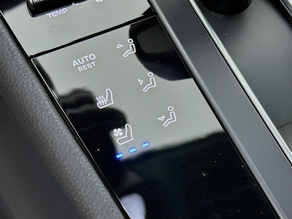 New 2025 Porsche Macan image 23