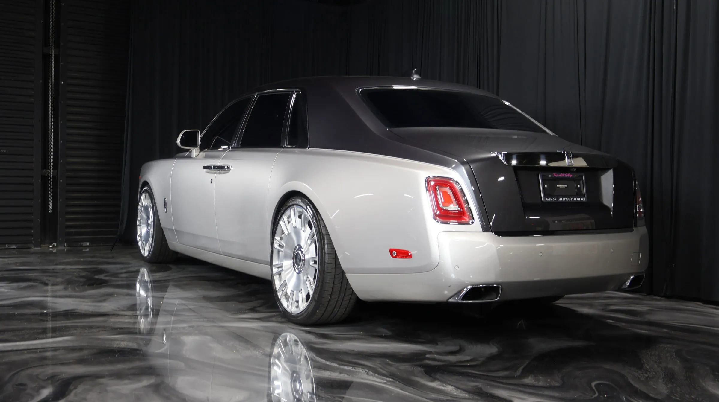 Used 2018 Rolls-Royce Phantom Sedan image 5
