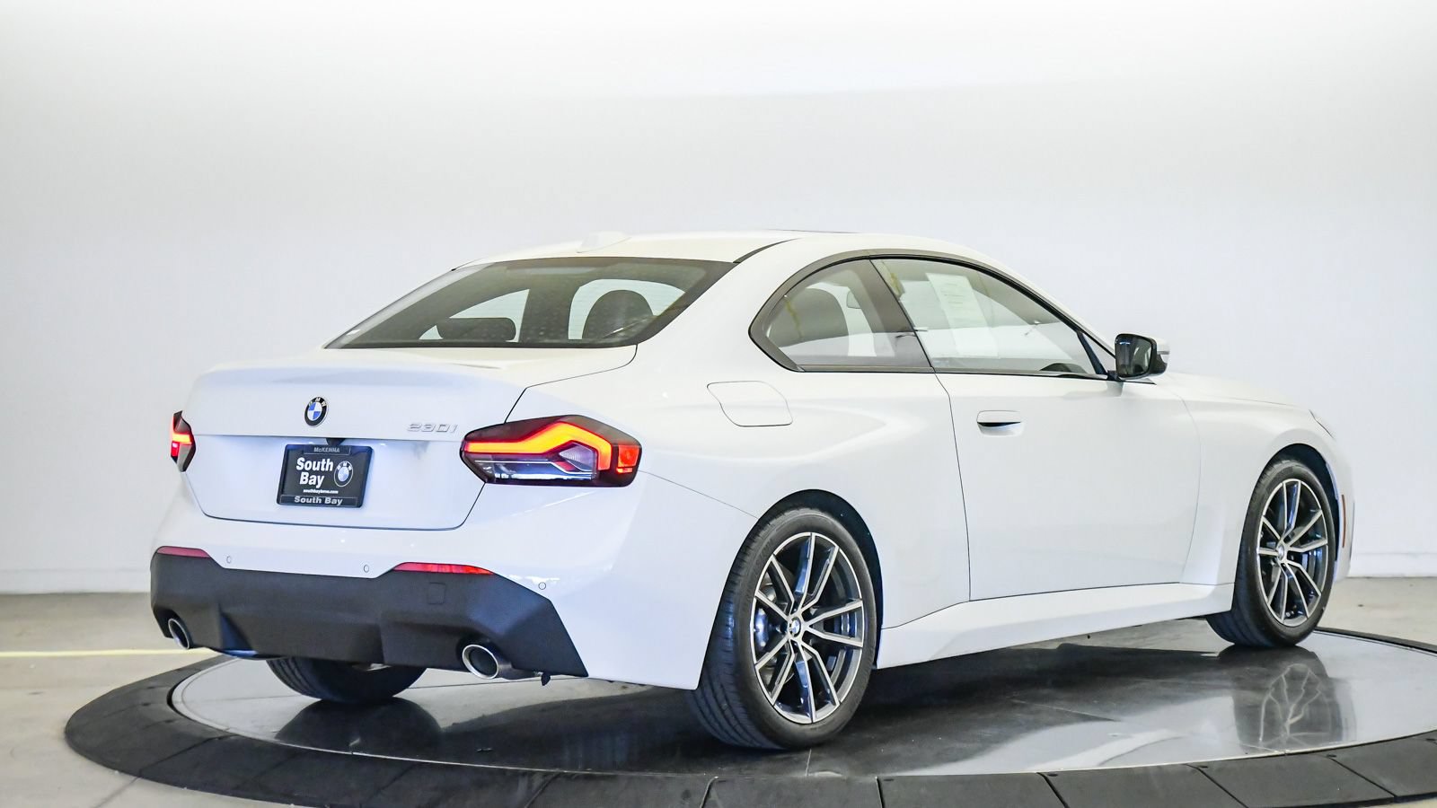 Used 2023 BMW 230i Coupe w/ Convenience Package RWD image 5