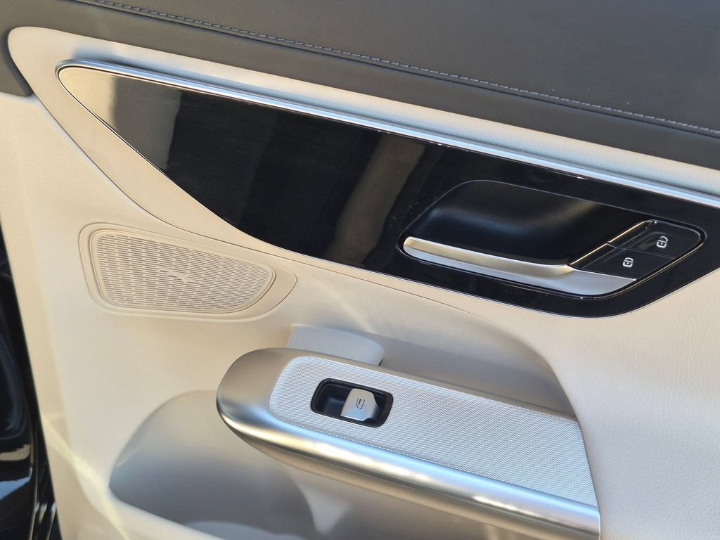 Used 2024 Mercedes-Benz GLC 300 4MATIC image 36